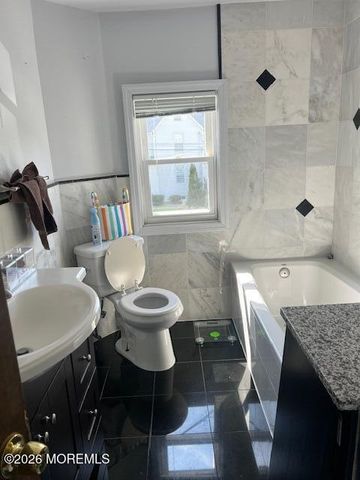 319 Roosevelt Avenue, Oakhurst, NJ 07755