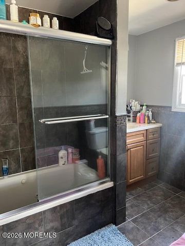 319 Roosevelt Avenue, Oakhurst, NJ 07755