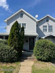 319 Roosevelt Avenue, Oakhurst, NJ 07755