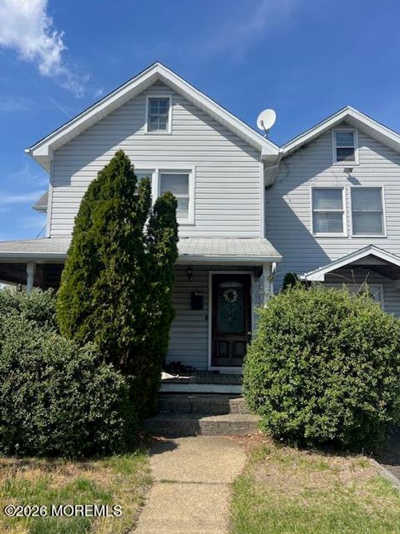 319 Roosevelt Avenue, Oakhurst, NJ 07755