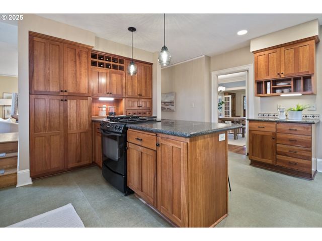 3962 Se Oak St, Portland, OR 97214