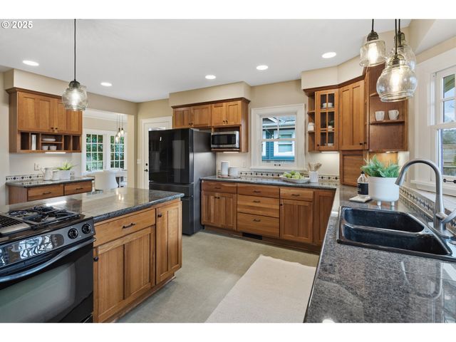 3962 Se Oak St, Portland, OR 97214