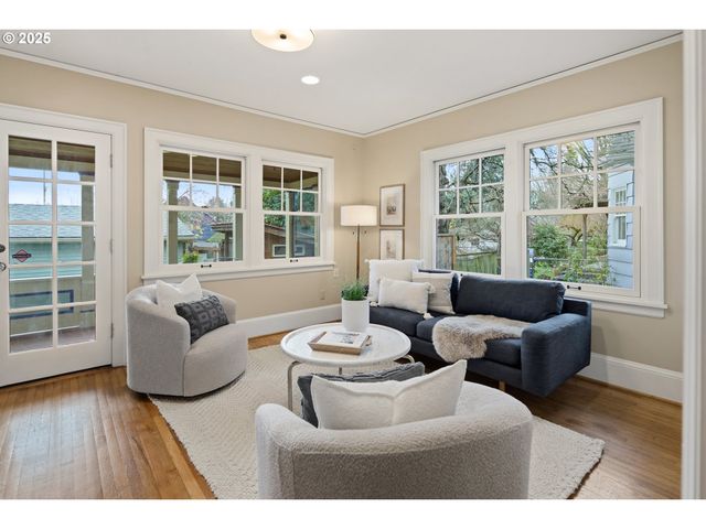 3962 Se Oak St, Portland, OR 97214