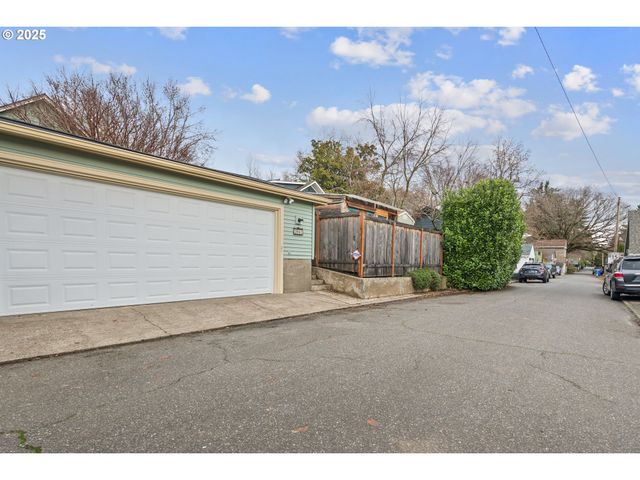 3962 Se Oak St, Portland, OR 97214