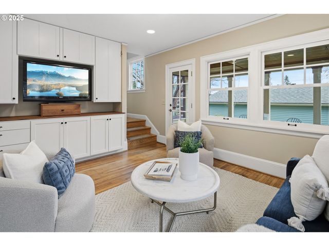 3962 Se Oak St, Portland, OR 97214