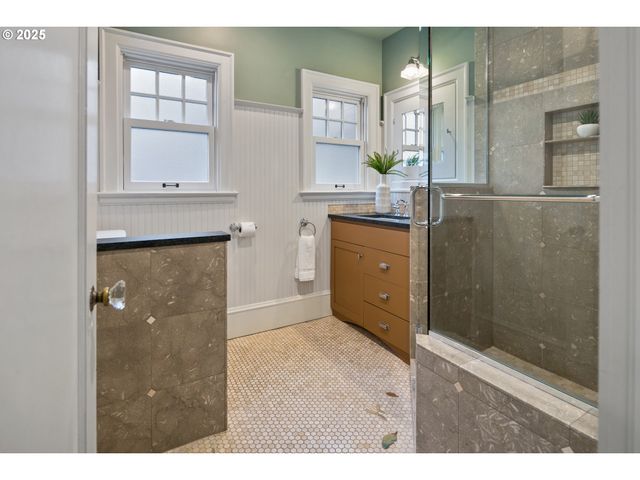 3962 Se Oak St, Portland, OR 97214