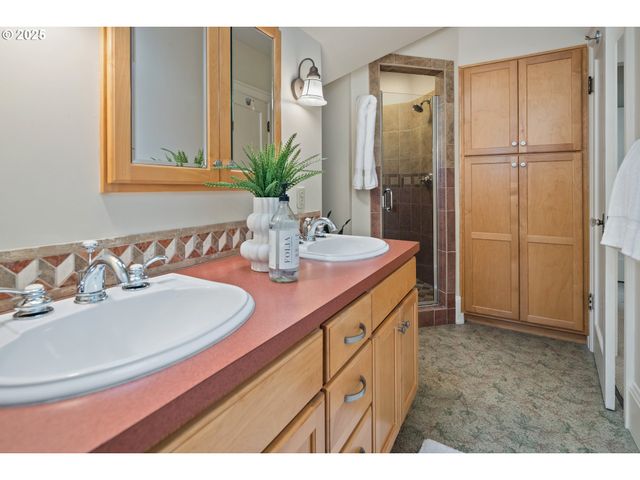 3962 Se Oak St, Portland, OR 97214