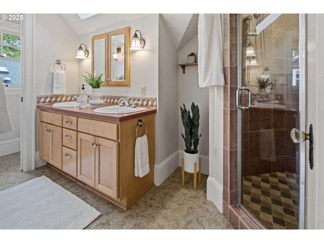 3962 Se Oak St, Portland, OR 97214