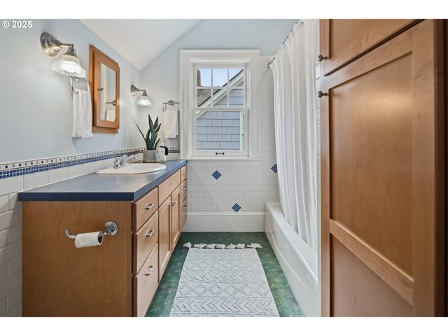 3962 Se Oak St, Portland, OR 97214