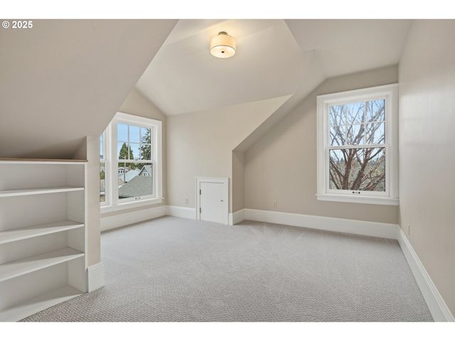 3962 Se Oak St, Portland, OR 97214