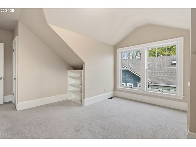 3962 Se Oak St, Portland, OR 97214