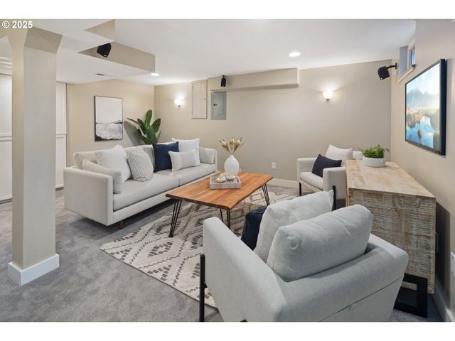 3962 Se Oak St, Portland, OR 97214