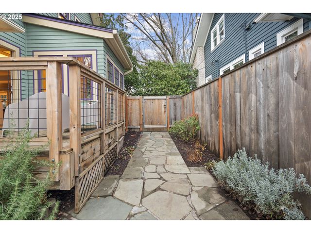 3962 Se Oak St, Portland, OR 97214