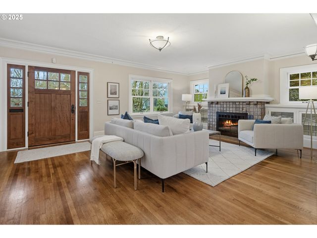 3962 Se Oak St, Portland, OR 97214