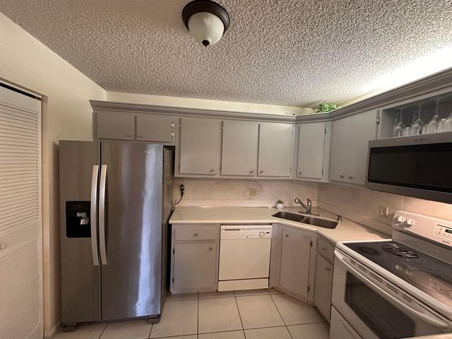 5991 Whispering Pine Way C-2, Greenacres, FL 33463