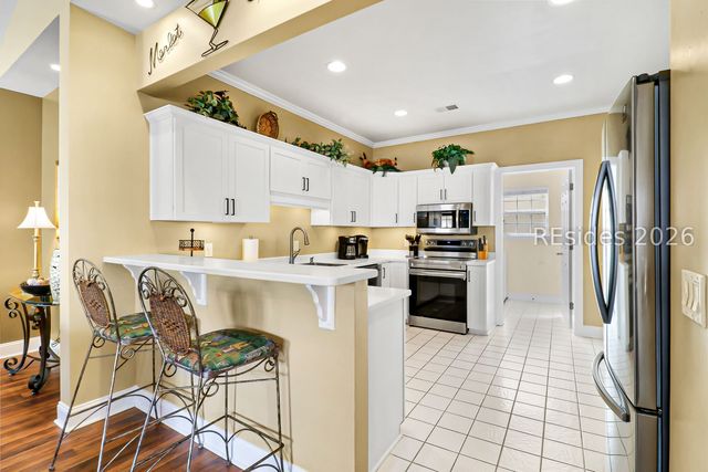 1 Gloucester Rd Apt E2, Hilton Head Island, SC 29928