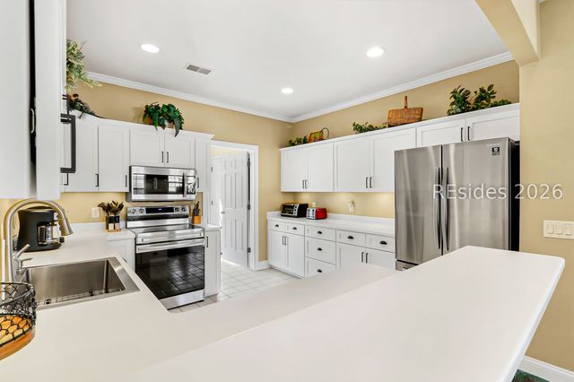 1 Gloucester Rd Apt E2, Hilton Head Island, SC 29928