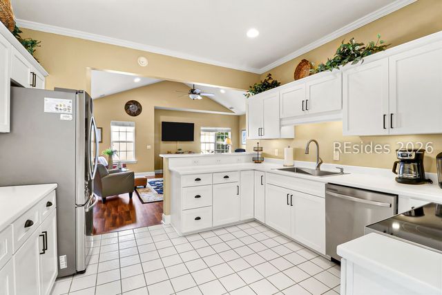1 Gloucester Rd Apt E2, Hilton Head Island, SC 29928