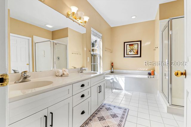 1 Gloucester Rd Apt E2, Hilton Head Island, SC 29928