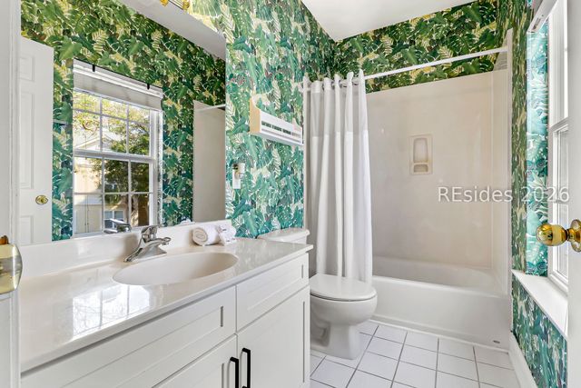 1 Gloucester Rd Apt E2, Hilton Head Island, SC 29928