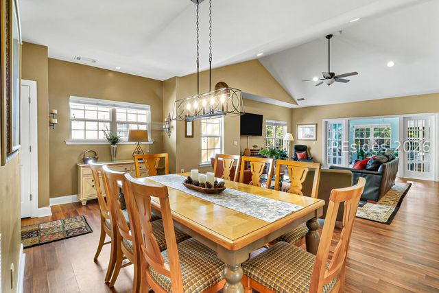 1 Gloucester Rd Apt E2, Hilton Head Island, SC 29928