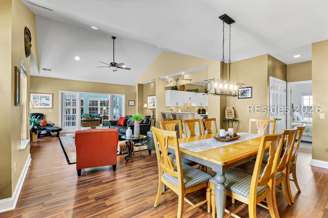 1 Gloucester Rd Apt E2, Hilton Head Island, SC 29928