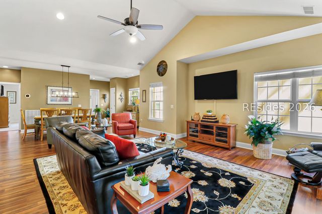 1 Gloucester Rd Apt E2, Hilton Head Island, SC 29928