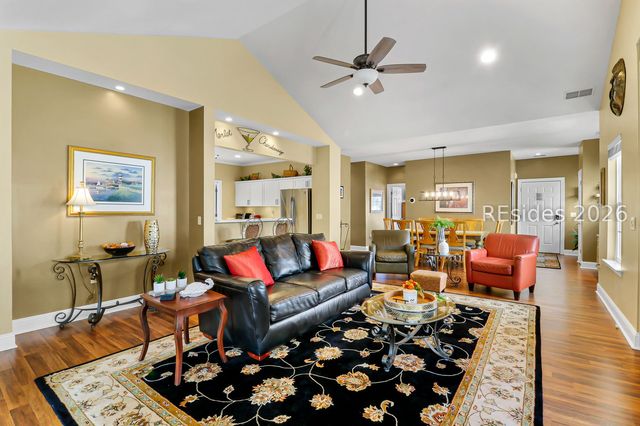 1 Gloucester Rd Apt E2, Hilton Head Island, SC 29928