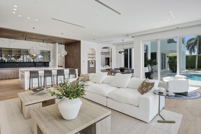 30 S COMPASS Drive, Fort Lauderdale, FL 33308