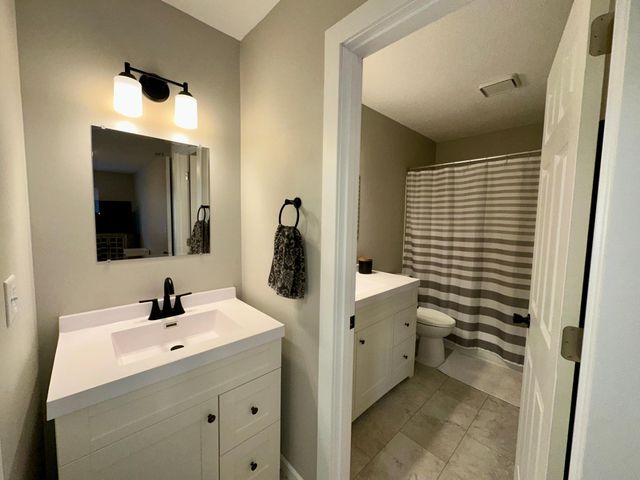 923 Lawnview Avenue, Shoreview, MN 55126