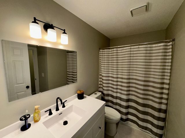 923 Lawnview Avenue, Shoreview, MN 55126