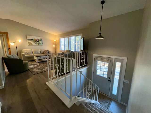 923 Lawnview Avenue, Shoreview, MN 55126