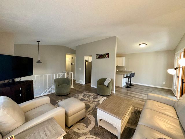 923 Lawnview Avenue, Shoreview, MN 55126