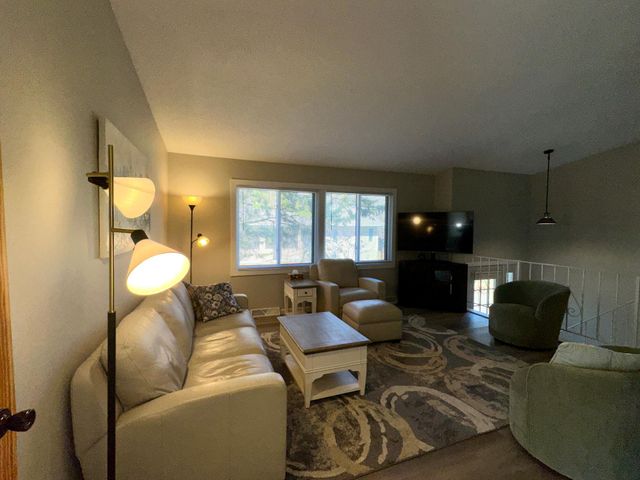 923 Lawnview Avenue, Shoreview, MN 55126