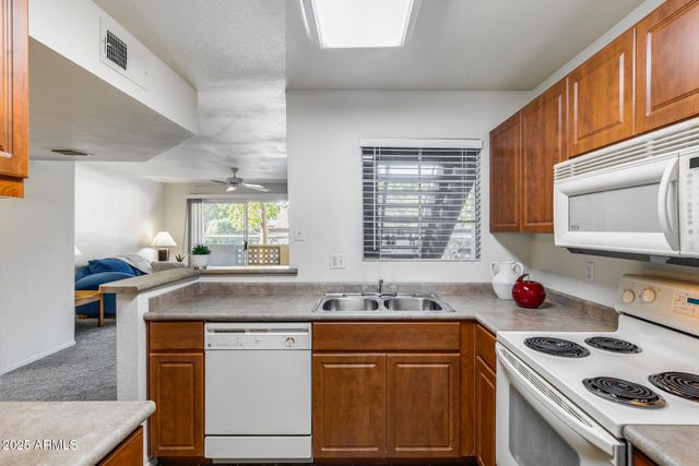 1880 E MORTEN Avenue 121, Phoenix, AZ 85020