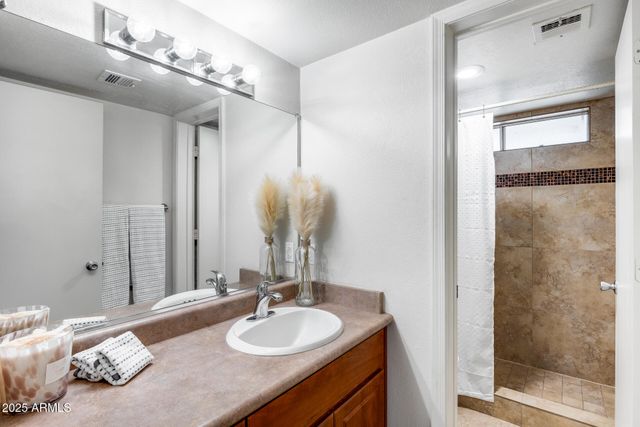 1880 E MORTEN Avenue 121, Phoenix, AZ 85020