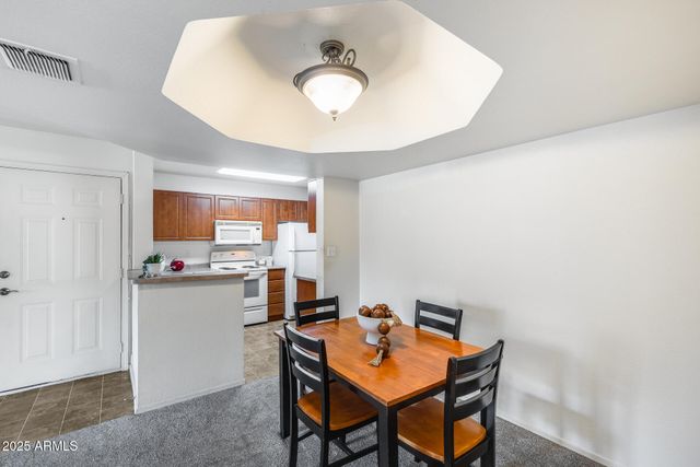 1880 E MORTEN Avenue 121, Phoenix, AZ 85020