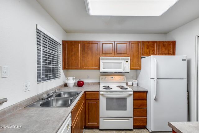 1880 E MORTEN Avenue 121, Phoenix, AZ 85020