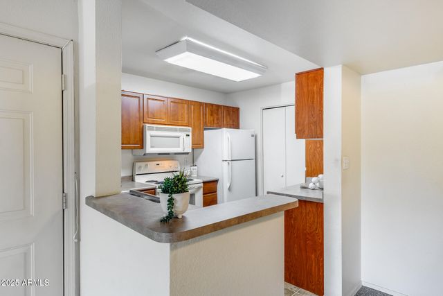 1880 E MORTEN Avenue 121, Phoenix, AZ 85020