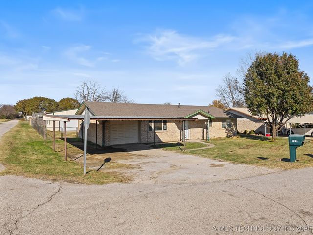 114 Laurel Street, Lone Grove, OK 73443