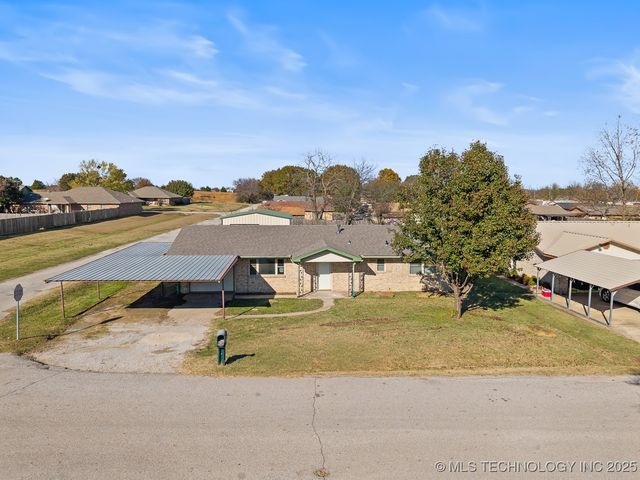 114 Laurel Street, Lone Grove, OK 73443