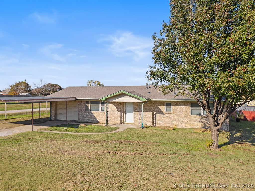 114 Laurel Street, Lone Grove, OK 73443