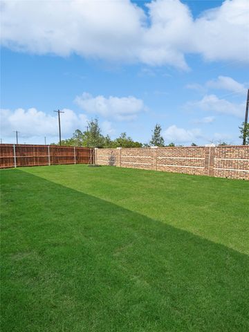 1320 Fitzgerald Street, Krum, TX 76249