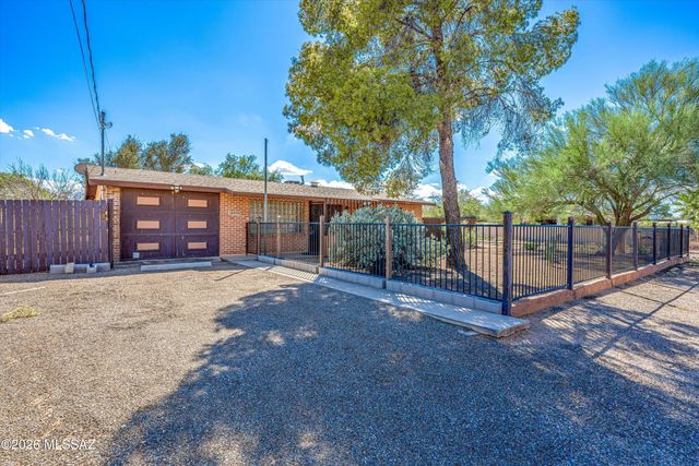 6060 E 2nd Street, Tucson, AZ 85711
