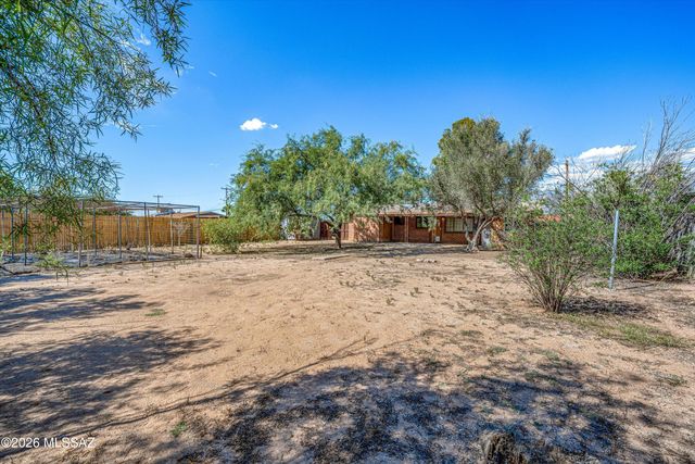 6060 E 2nd Street, Tucson, AZ 85711