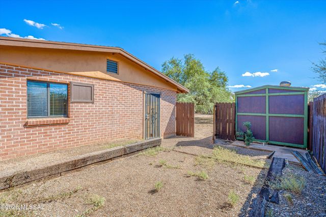 6060 E 2nd Street, Tucson, AZ 85711