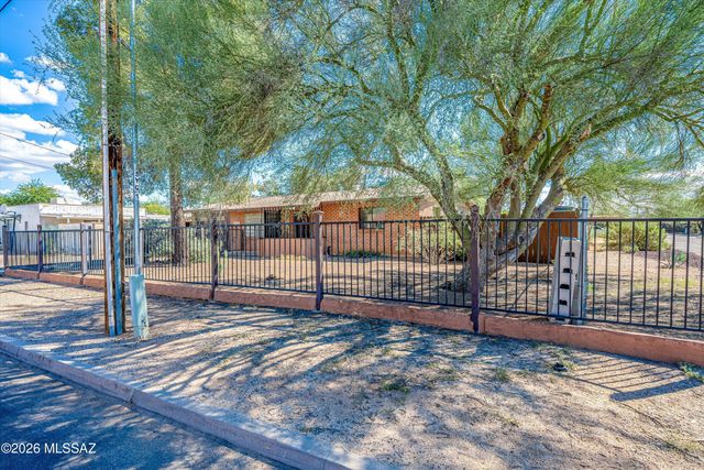6060 E 2nd Street, Tucson, AZ 85711