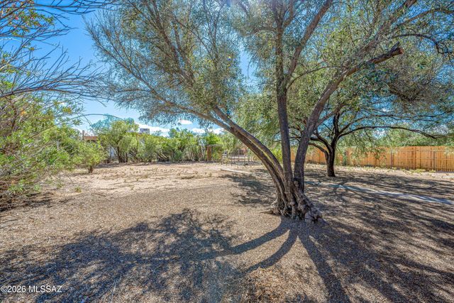 6060 E 2nd Street, Tucson, AZ 85711