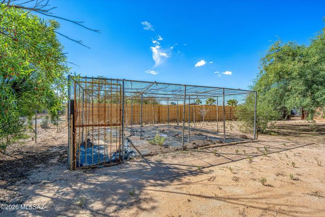 6060 E 2nd Street, Tucson, AZ 85711