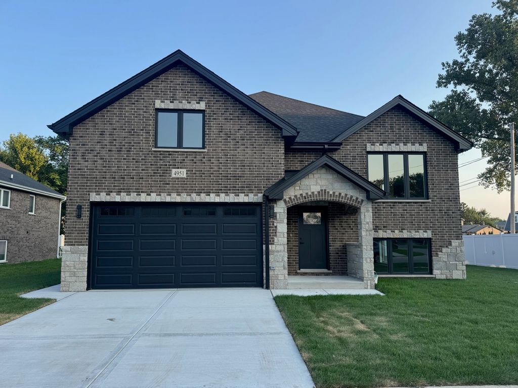 4951 W 86th Street, Burbank, IL 60459